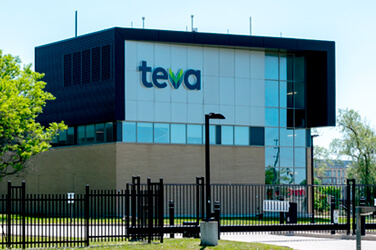 El beneficio está de vuelta en el especialista de genéricos Teva, pero la cotización está bajo presión y el riesgo de la acción algo elevado para comprar.